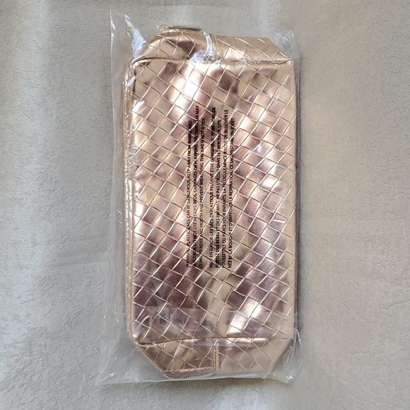 🆕️ TARTE Rose Gold Makeup Bag - Picture 3 of 4
